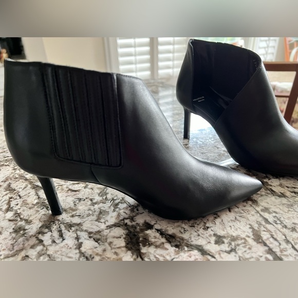 New! Womens Aquatalia Black Leather Pointy Ankle boot - Picture 4 of 7